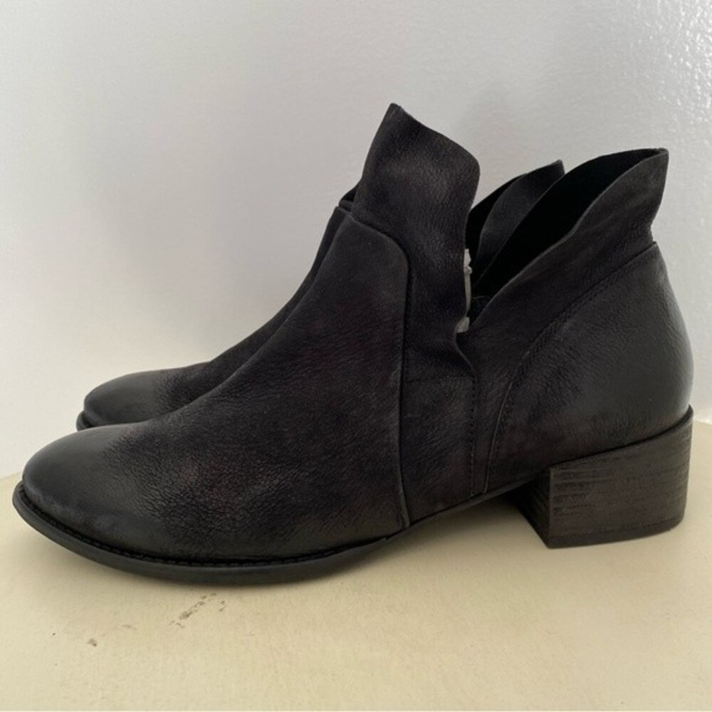 SEYCHELLES Black Dwelling Suede Booties With inside side Zippers